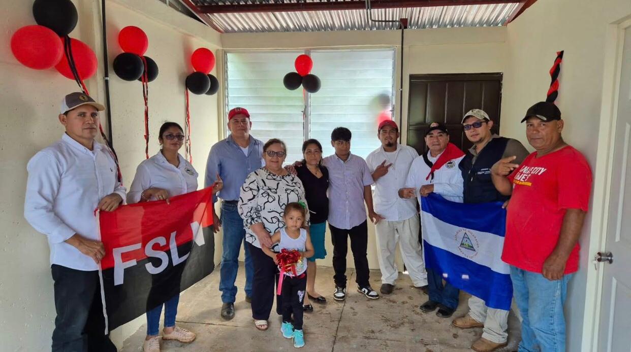 Entrega de nuevas viviendas de interés social en el área urbana de Nueva Guinea.
